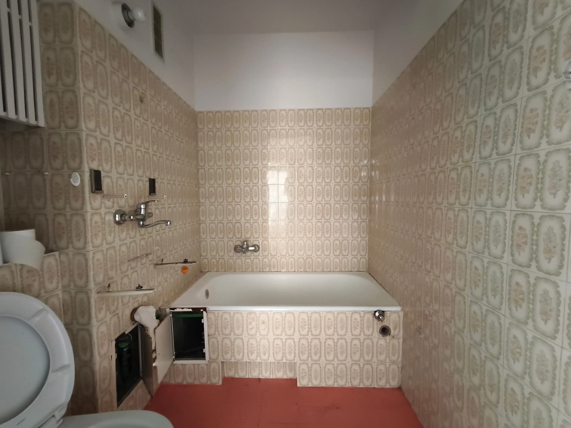 Mieszkanie przed remontem - stan pierwotny nieruchomości w Warszawie